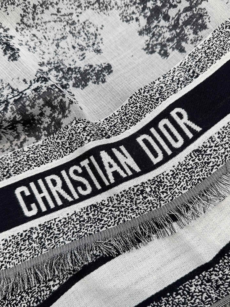 CHRISTIAN DIOR